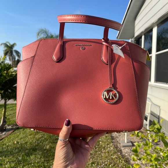 Michael Kors Tote with Structured Shape and Gold Hardware - Picture 6 of 15